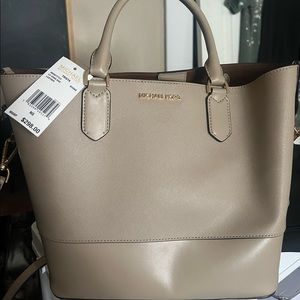 BNWT Michael Kors Trista Leather Bag